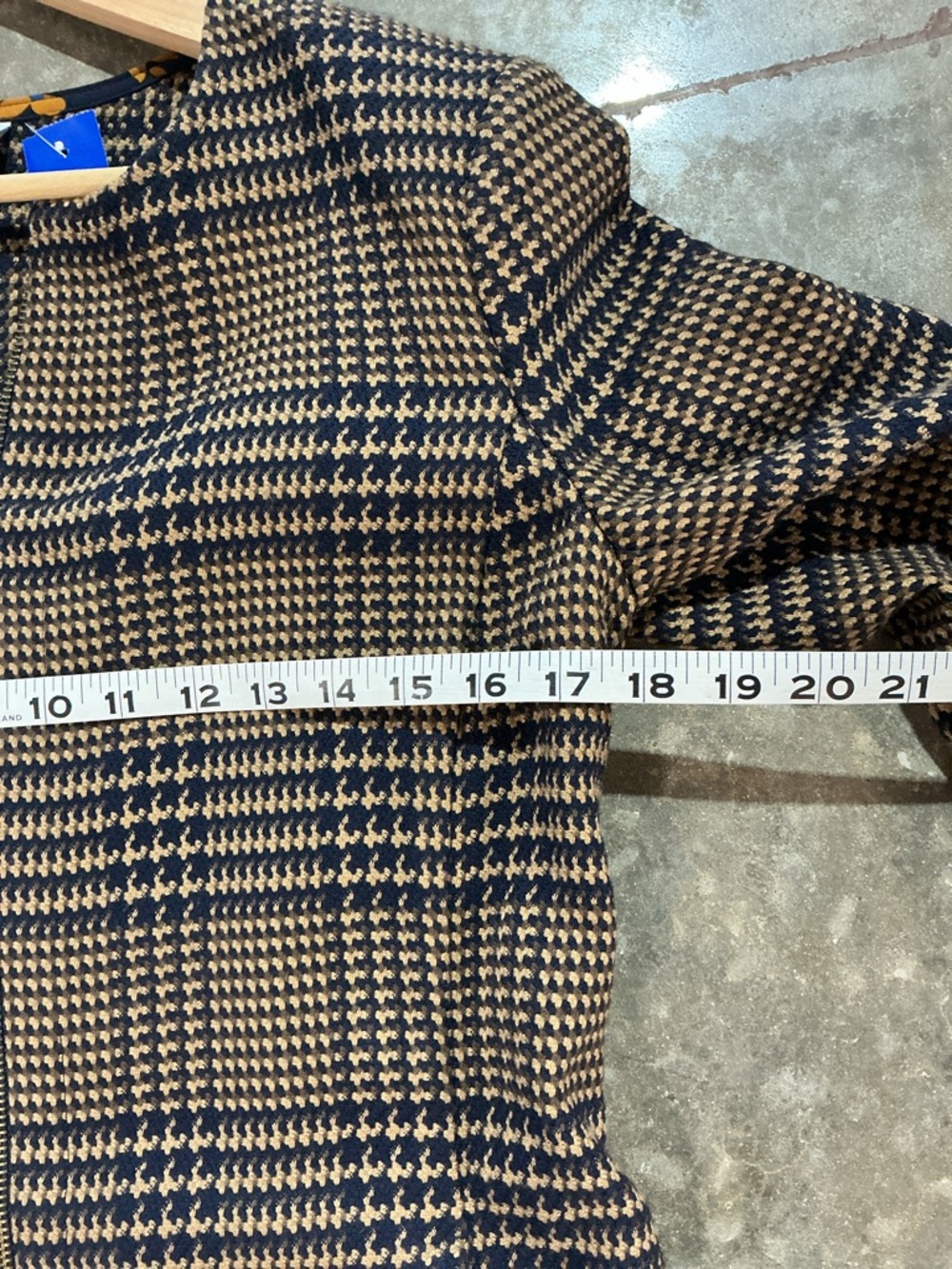Cabi Houndstooth Plaid Zip Peplum Jacket Small Bell Sleeve - Picture 7 of 8